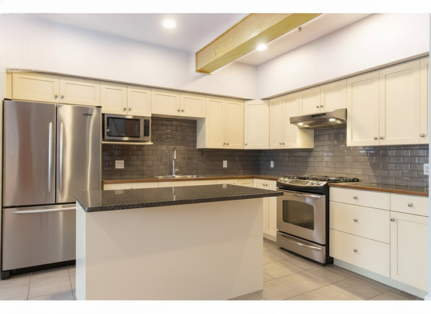 Cabinet refinishing Sudbury - Eliwood Refinishing